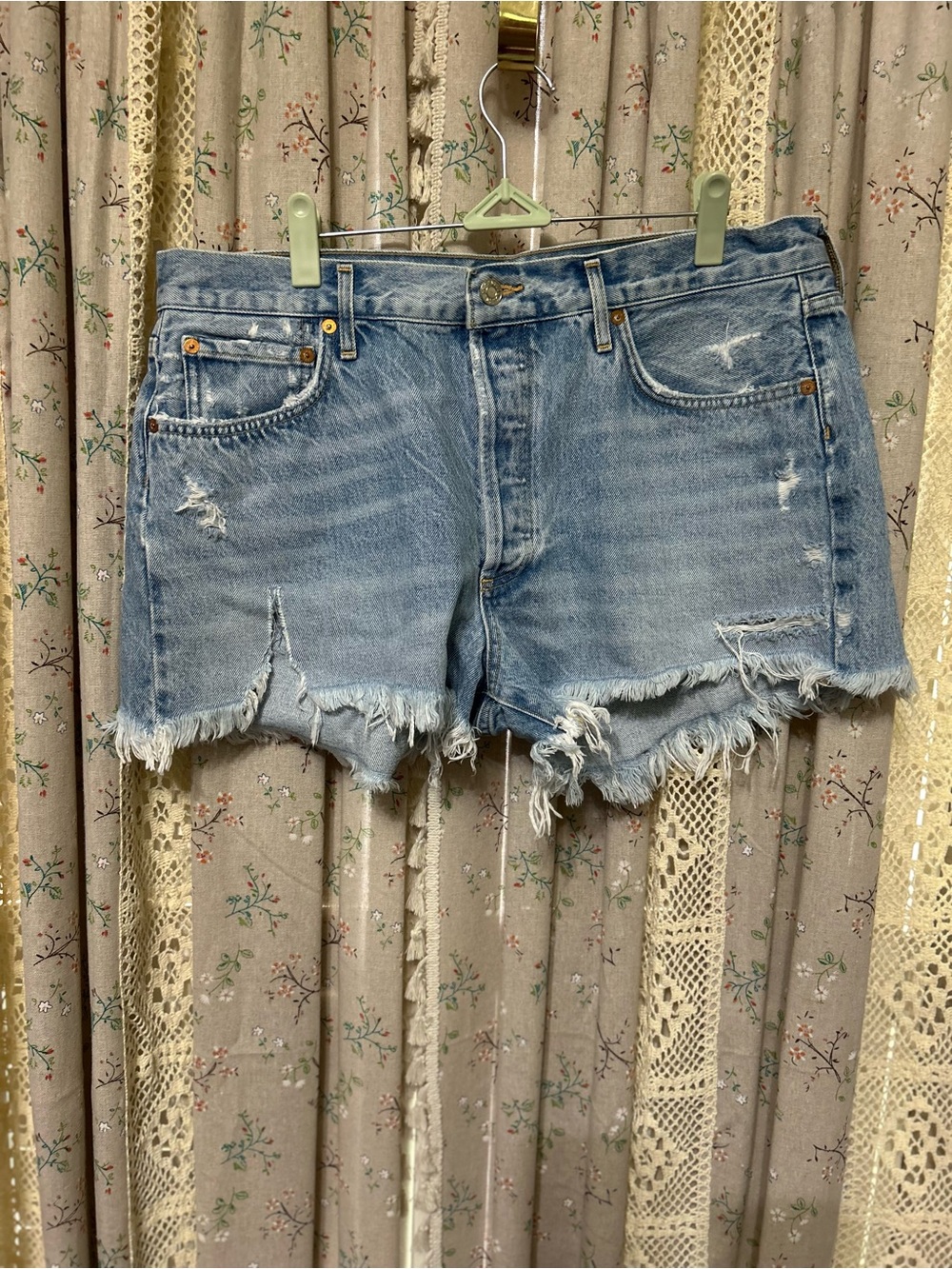 AGOLDE Parker Denim Shorts Women’s 32 Distressed Raw Hem Light Wash